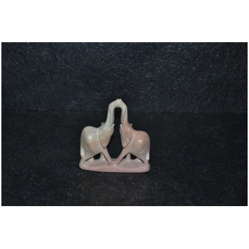 Bacio elefanti, scultura interamente lavorata a ma