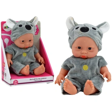 Bērnu lelle ar pelēkiem apģērbiem un koalas cepuri