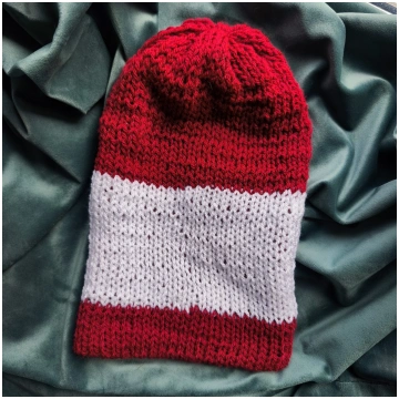 Cepure Sarkani balti sarkans Beanie SIA Good happe