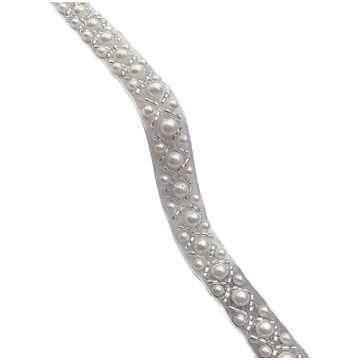 190 cm Perlenbesatz, 1,5 cm weißer Spitzenbesatz,