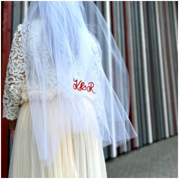 Simple wedding veil - White / 250cm long / With te