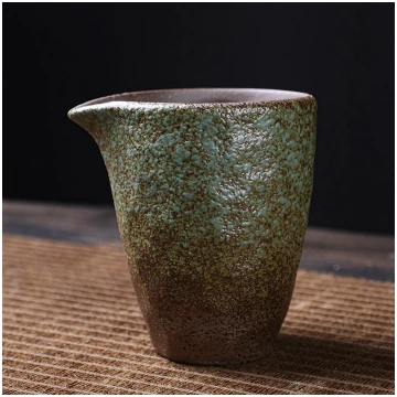 Japanese-style coarse pottery fair cup tea leak in