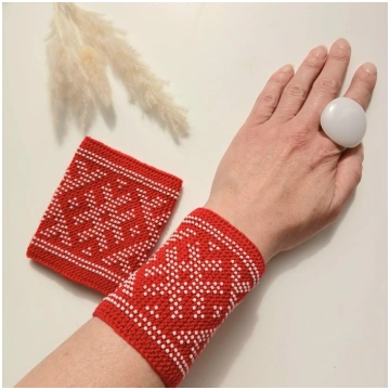 Adīti mauči- sarkani īsie