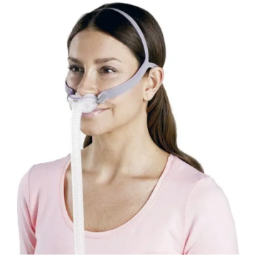 Deguna maska CPAP terapijai ar spilventiņiem nāsīm