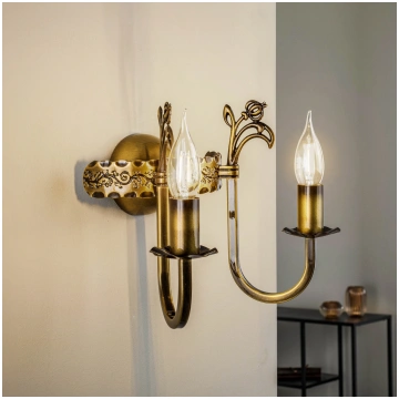 Sienas lampa Castle gaiši patinēta, 2 gaismas avot