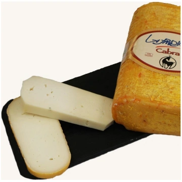 Artisan matured goat´s cheese from Aragon, wedge S