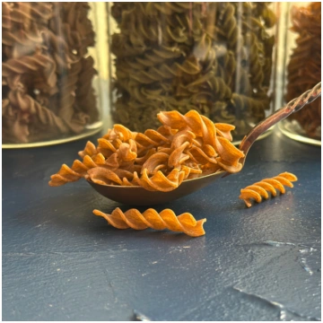Bioloģiski sarkano lēcu makaroni FUSILLI ar jūras 